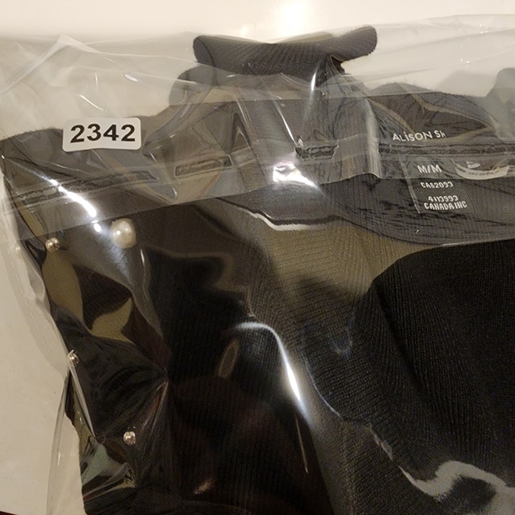 Alison Sheri women's black sweater size M - Picture 9 of 9